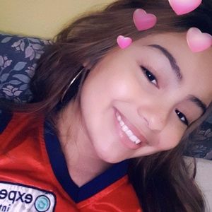 Meet your Posher, Emelecia